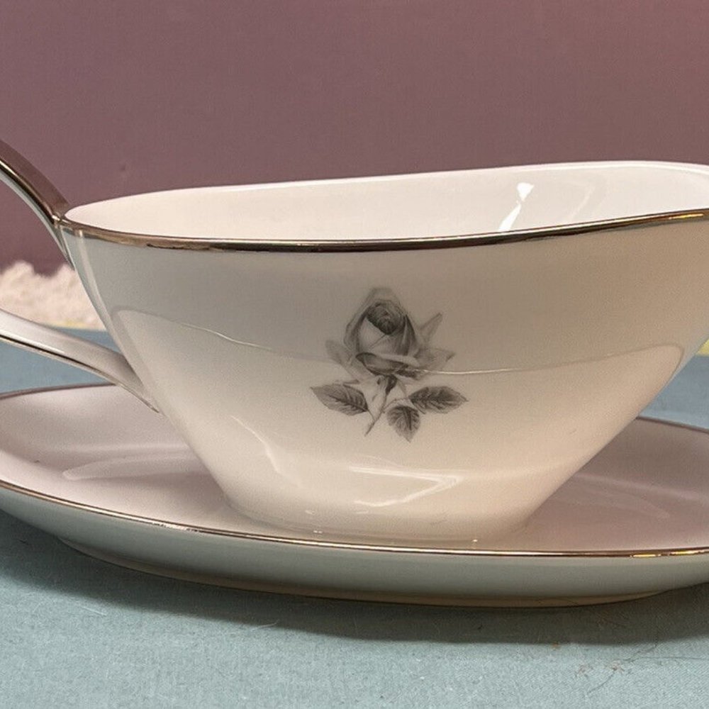 Saladmaster Estate Porzellan Remembrance Gravy Boat Attached UnderPlate Germany